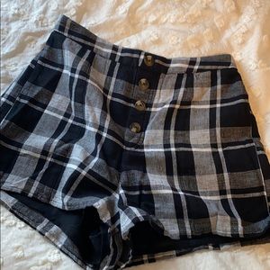 Plaid button shorts